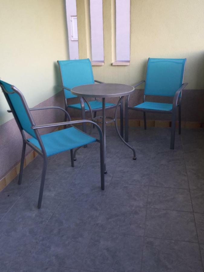 Apartmani Atila Damir Omis Bagian luar foto