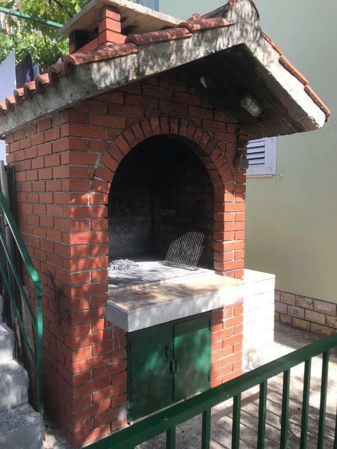 Apartmani Atila Damir Omis Bagian luar foto