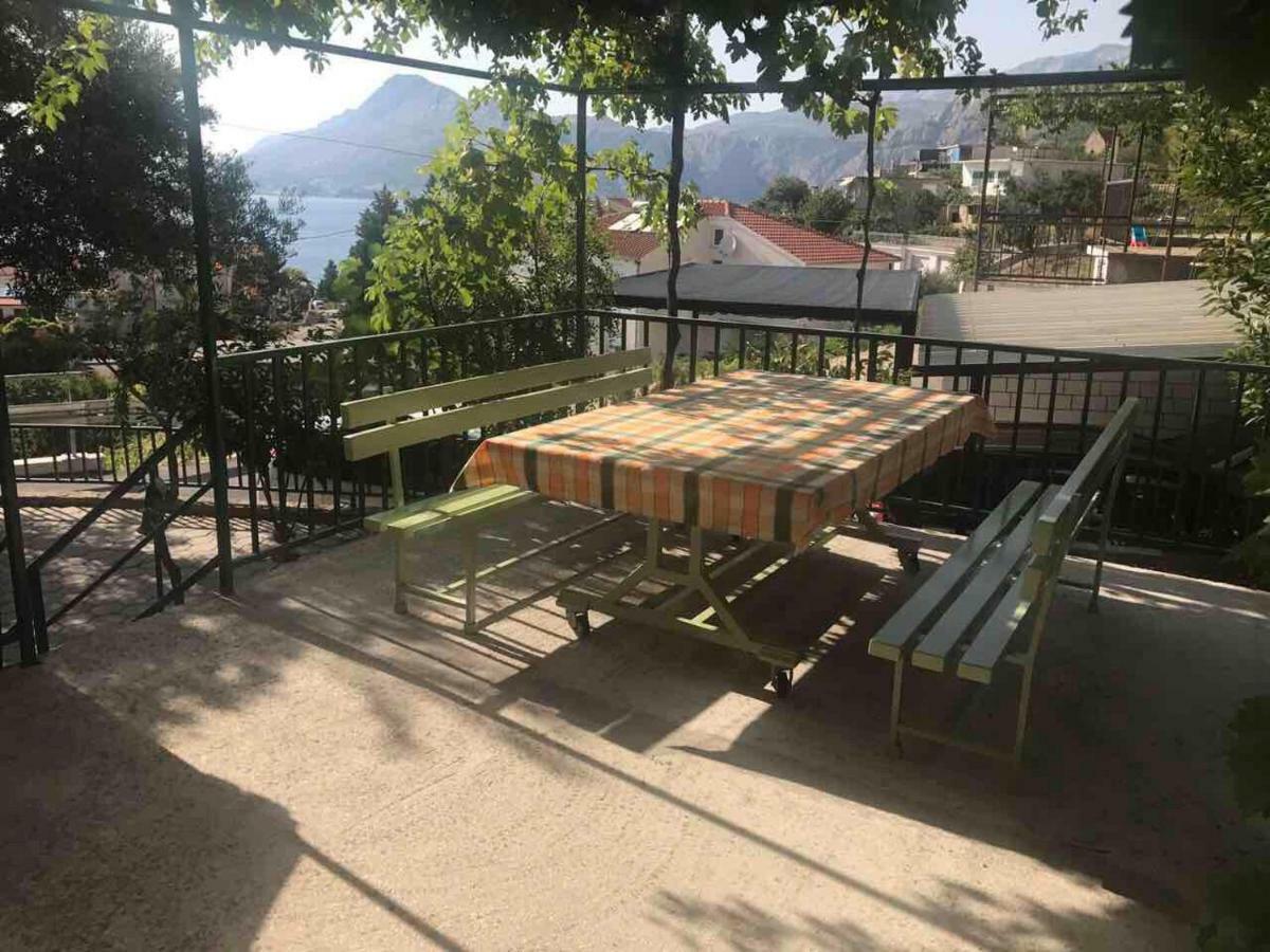 Apartmani Atila Damir Omis Bagian luar foto