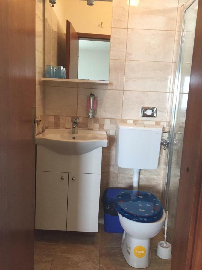 Apartmani Atila Damir Omis Bagian luar foto
