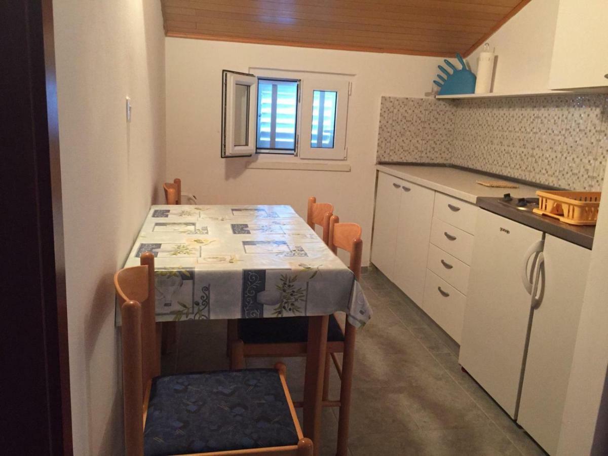 Apartmani Atila Damir Omis Bagian luar foto