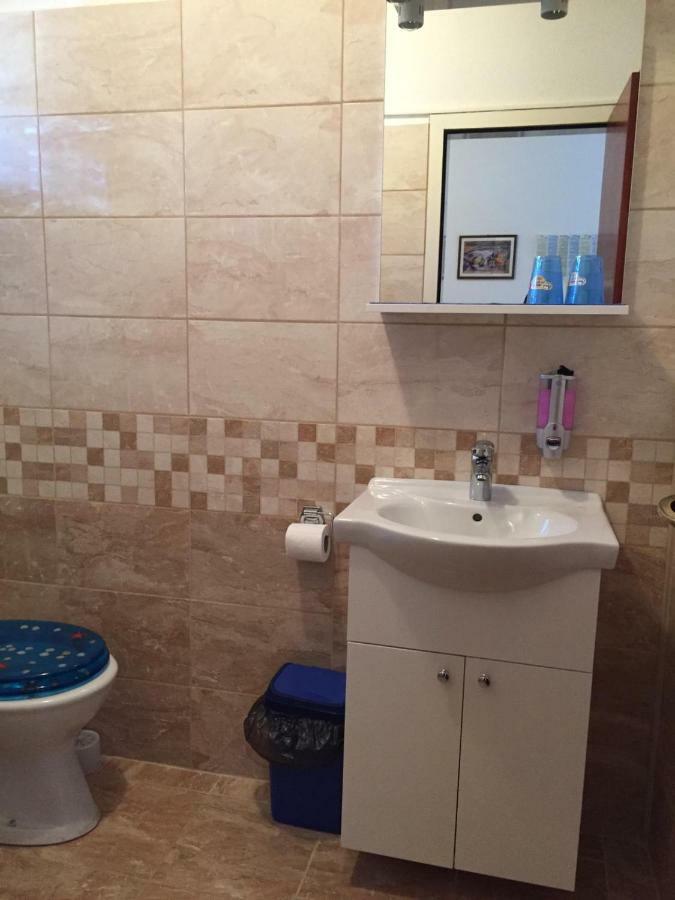 Apartmani Atila Damir Omis Bagian luar foto